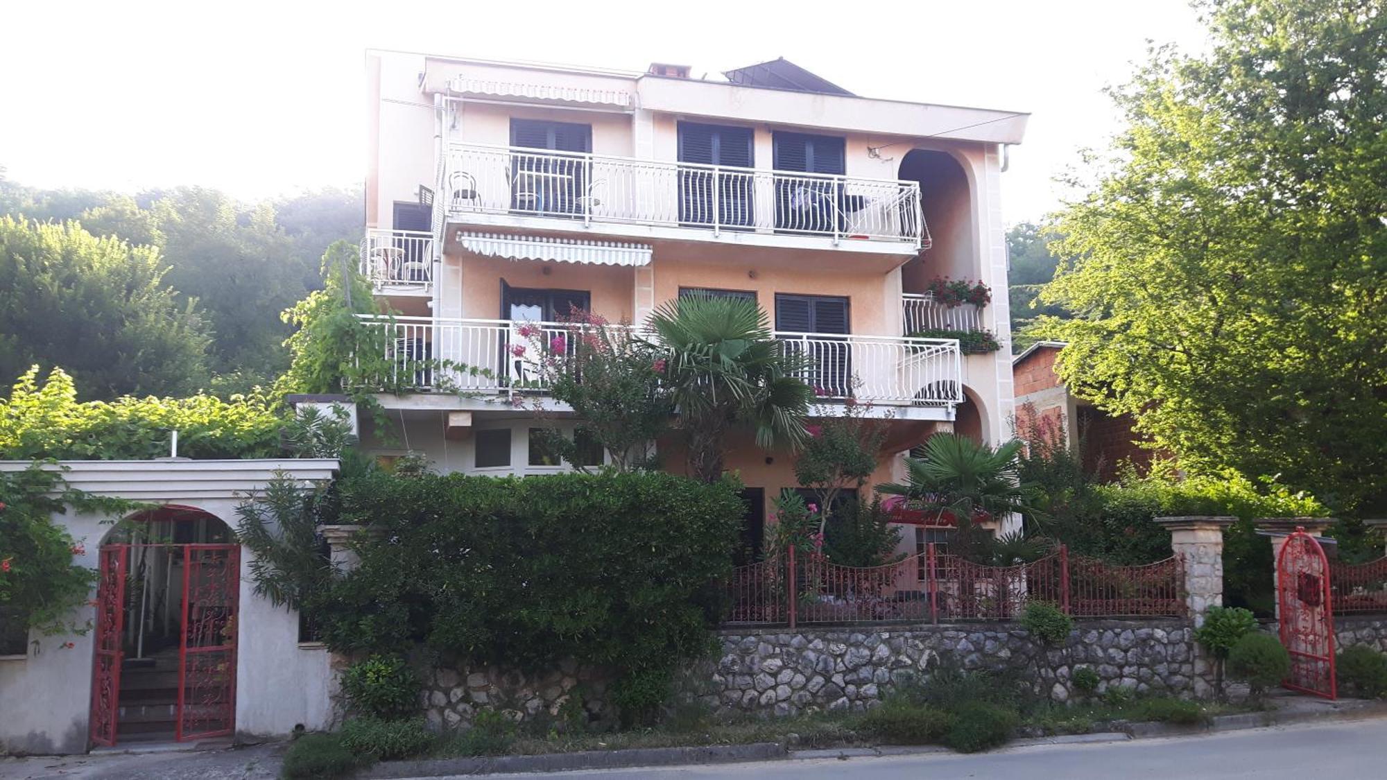 Villa Maja 奥米沙利 外观 照片